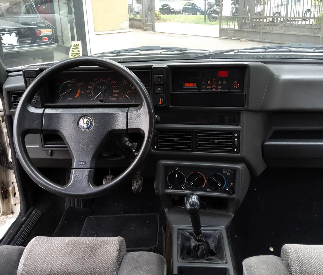 Alfa Romeo 75 2.0i TWIN SPARK, foto 6