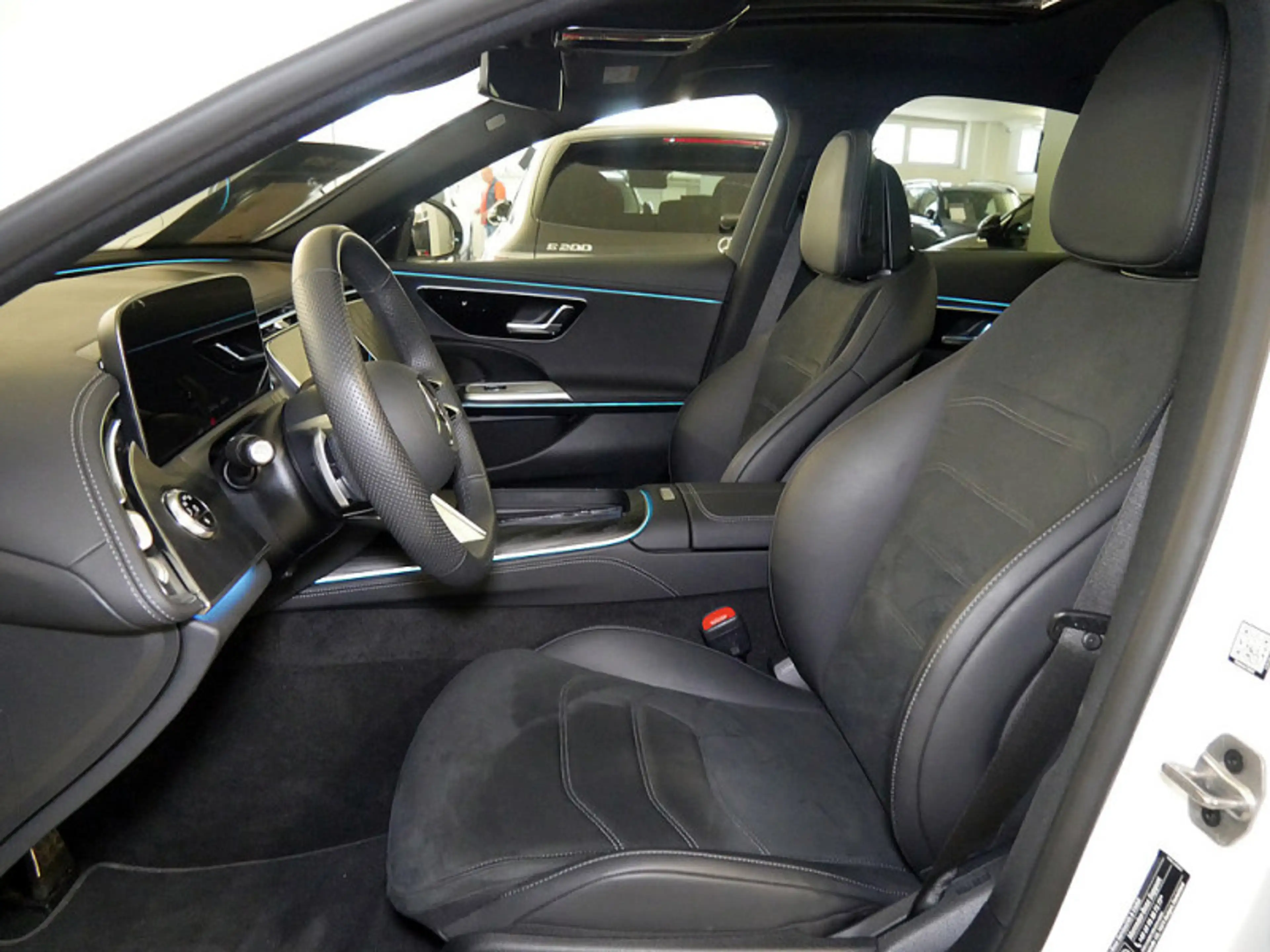 Mercedes-Benz E 220 d , AMG NIGHT DISTR KAMERA PANO SPUR PDC — photo 15