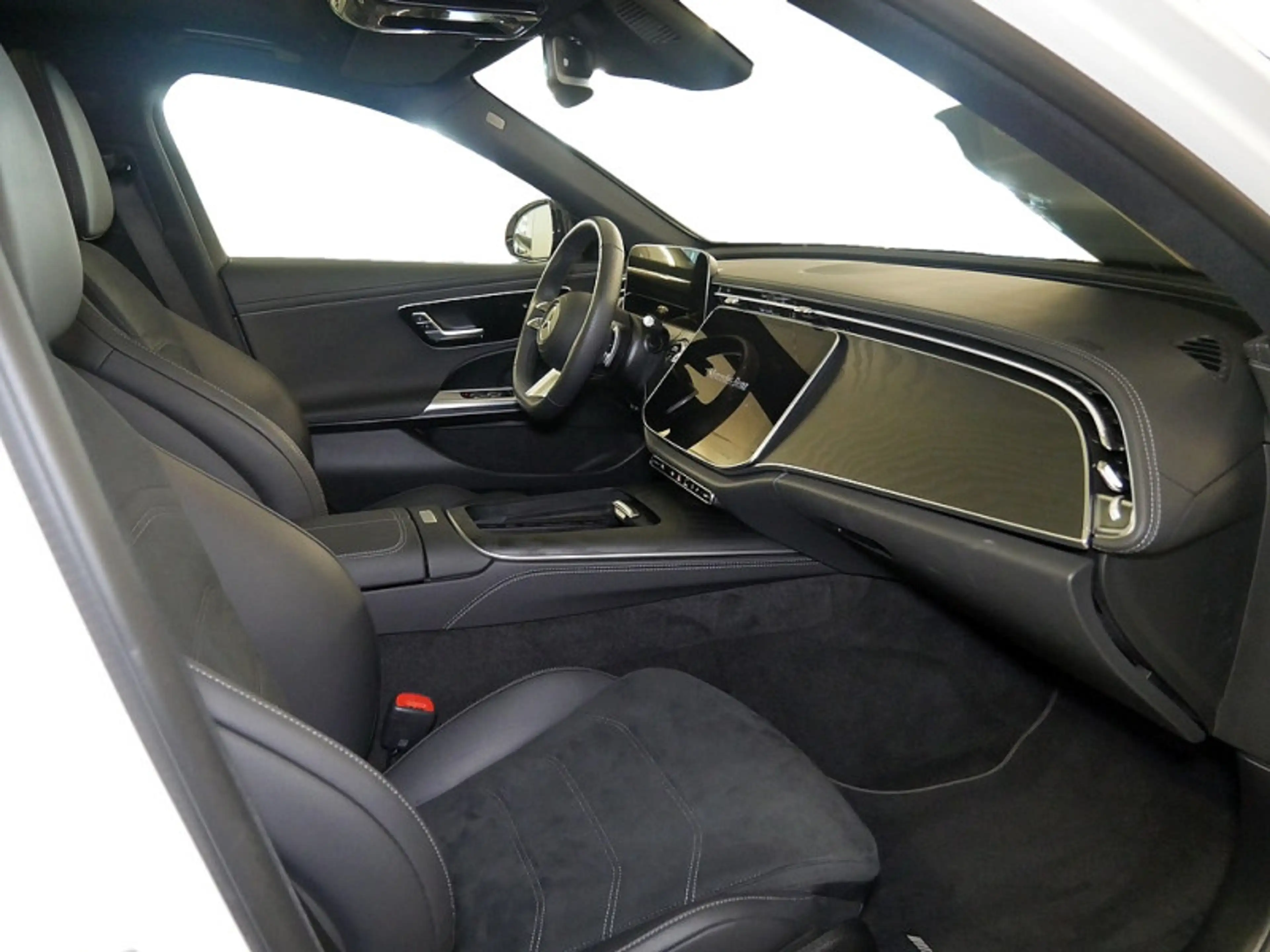 Mercedes-Benz E 220 d , AMG NIGHT DISTR KAMERA PANO SPUR PDC — photo 6
