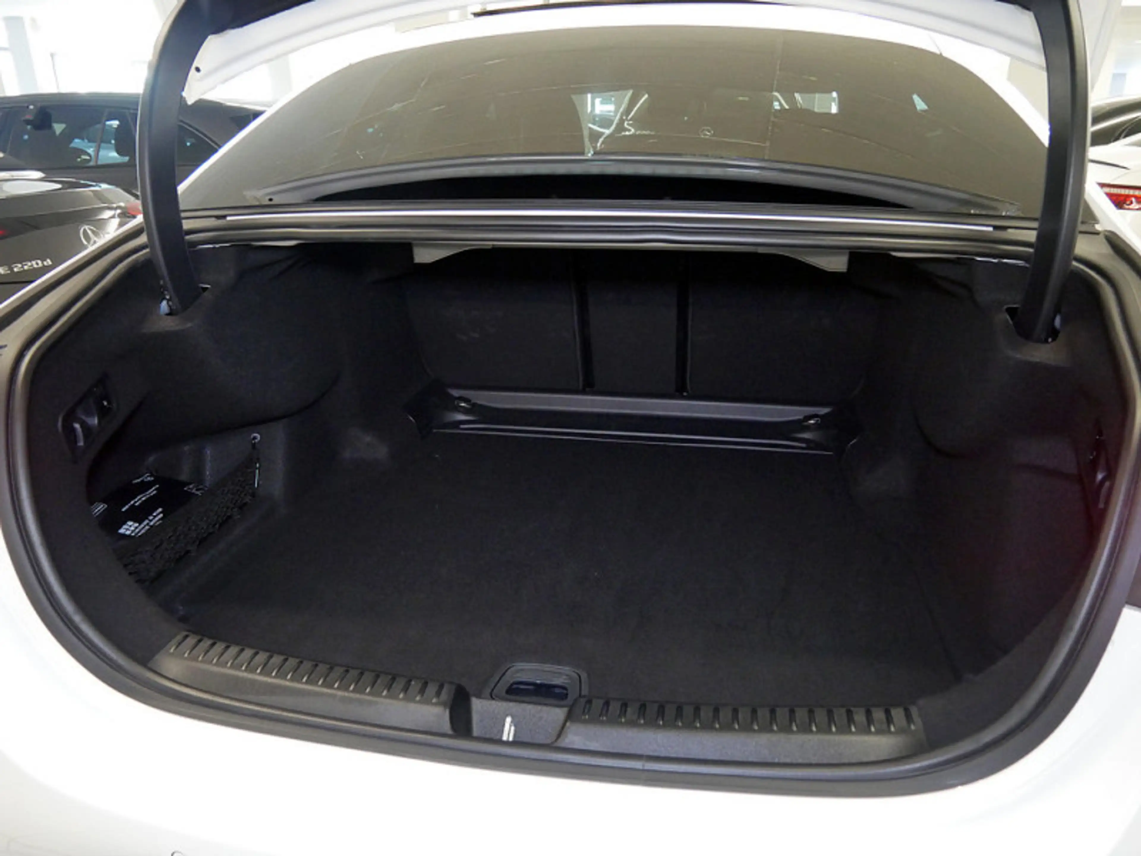 Mercedes-Benz E 220 d , AMG NIGHT DISTR KAMERA PANO SPUR PDC — photo 12