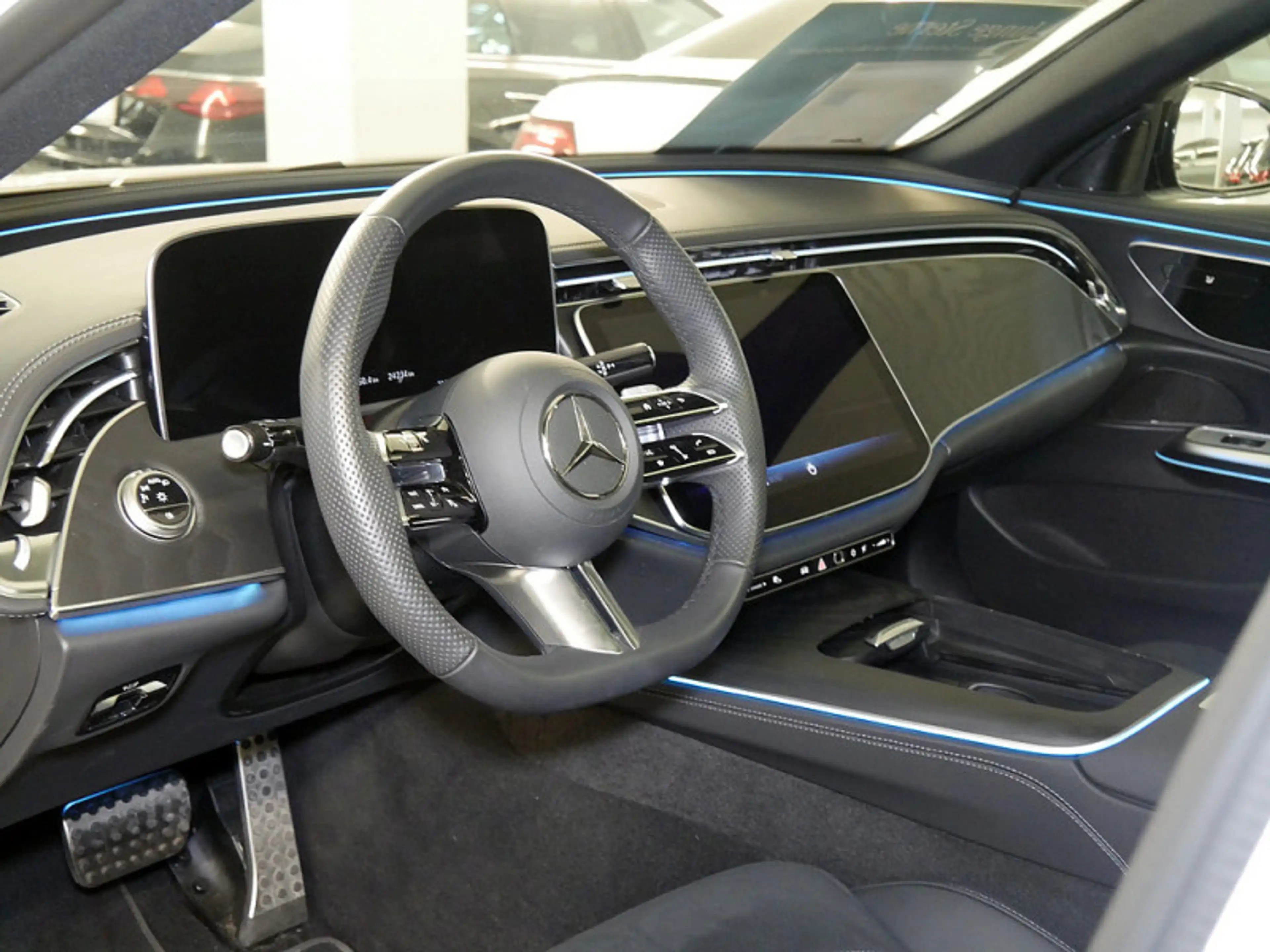 Mercedes-Benz E 220 d , AMG NIGHT DISTR KAMERA PANO SPUR PDC — photo 13