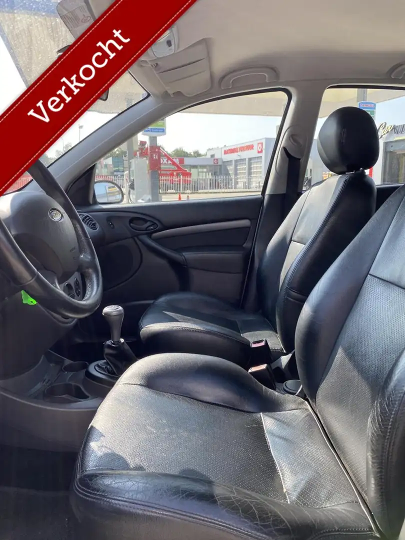 Ford Focus 1.6-16V Futura, leder, clima, trekhaak. Grijs - 2