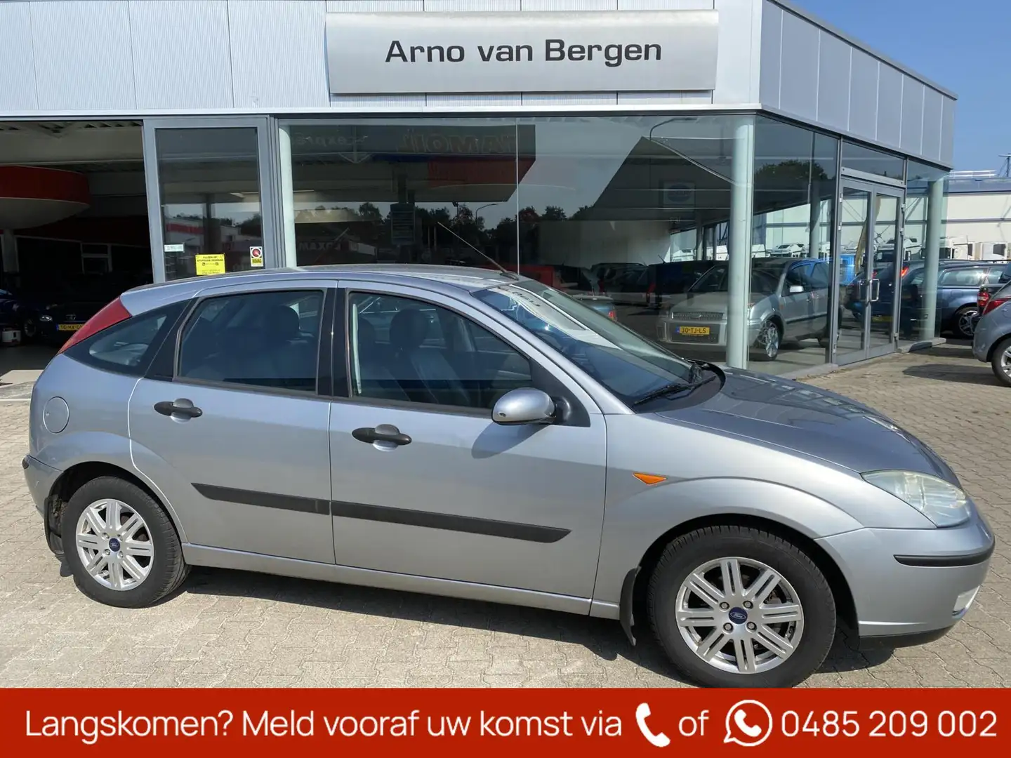 Ford Focus 1.6-16V Futura, leder, clima, trekhaak, nieuwe APK Grijs - 1