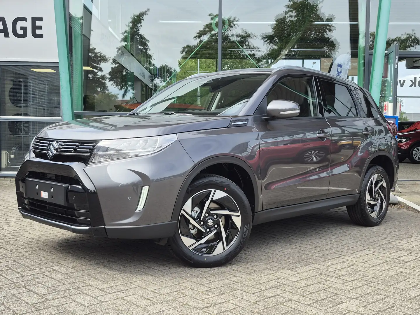 Suzuki Vitara 1.5 Hybrid Style Automaat 102 pk | Tot 12 jaar fab Zwart - 1