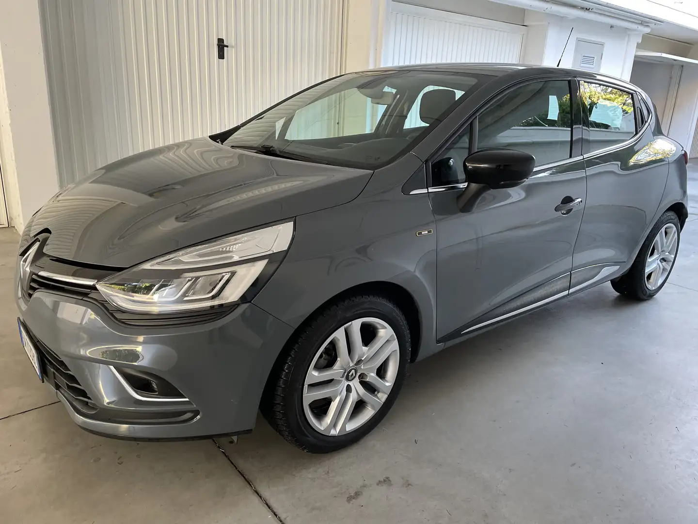 Renault Clio 1.5 dci Moschino Zen 90cv - 2