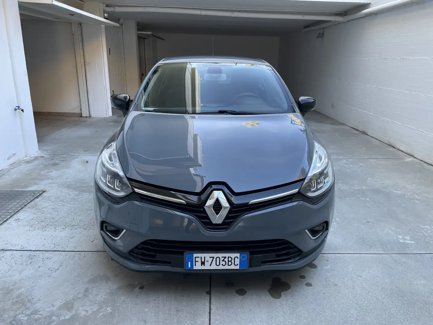 Renault Clio 1.5 dci Moschino Zen 90cv - 1
