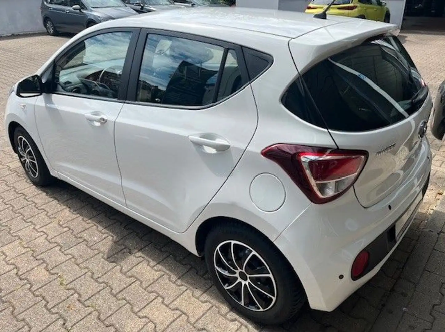 Hyundai i10 1.0  Trend Wit - 2