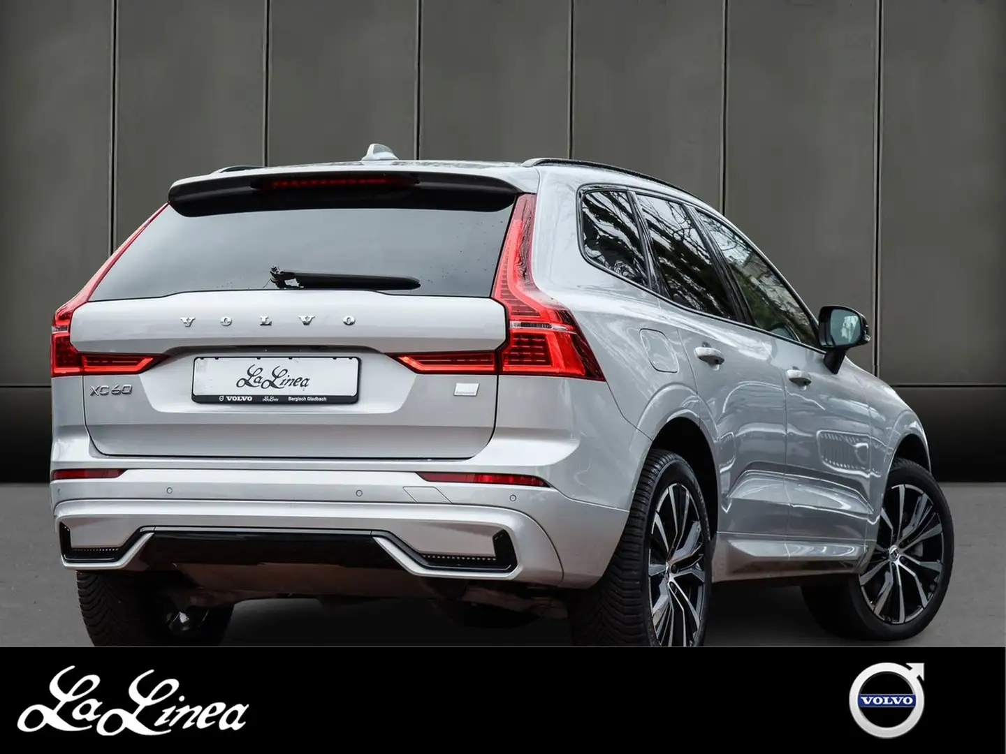 Volvo XC60 T8 Ultimate Dark Recharge Plug-In Hybrid AWD Silber - 2