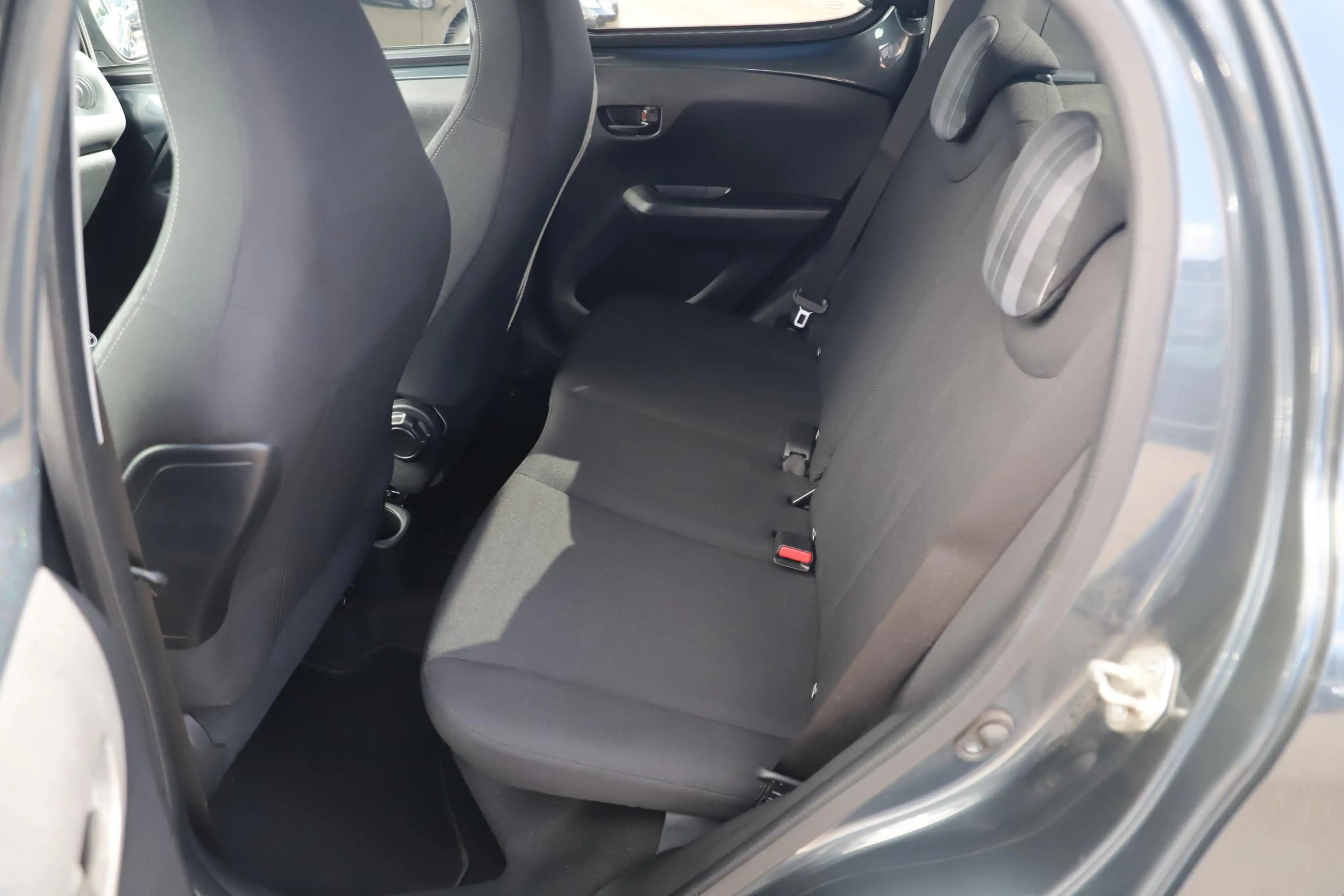 Peugeot 108 1.0 e-VTi Active Airco Radio Bluetooth Donkere Ram — photo 7