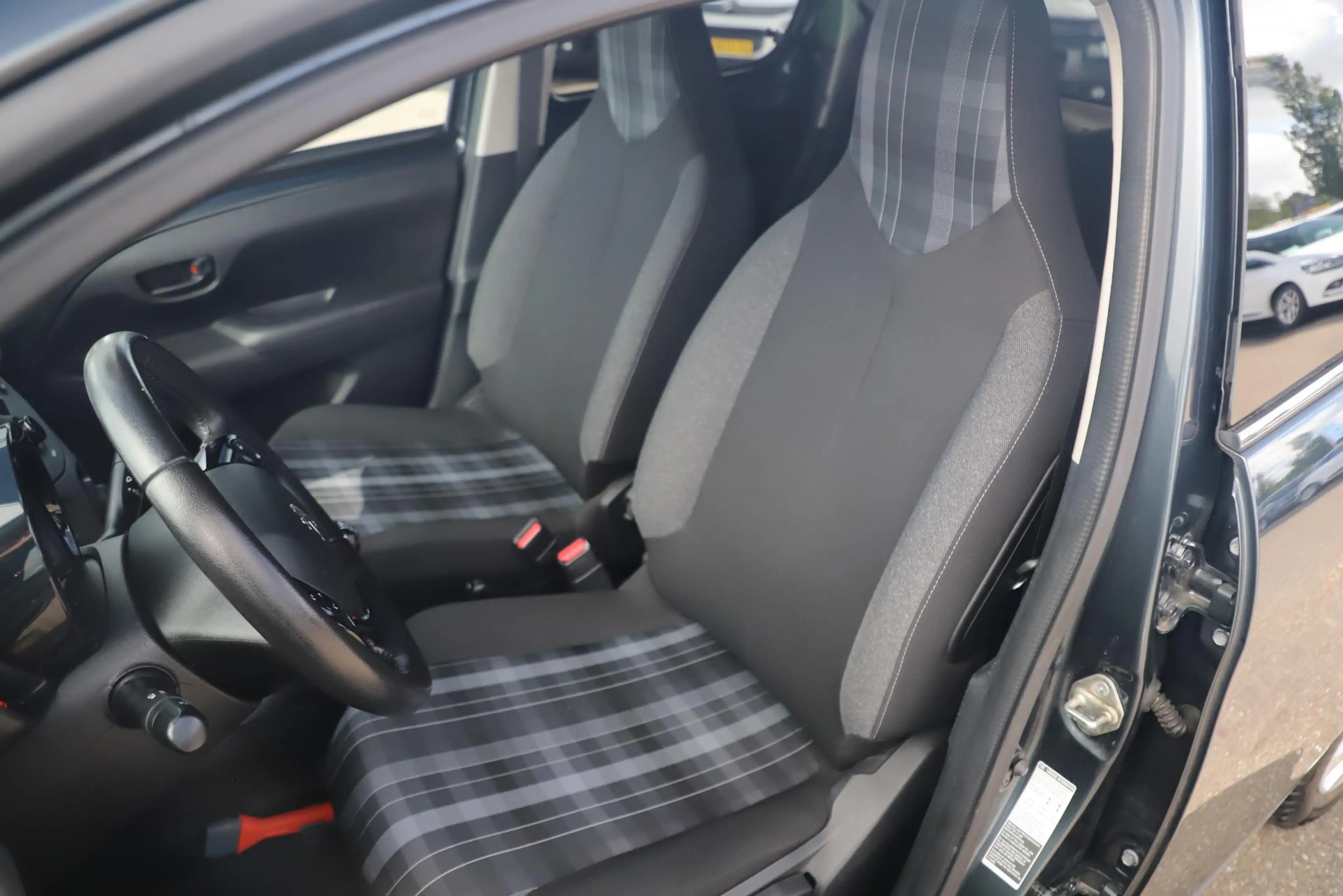 Peugeot 108 1.0 e-VTi Active Airco Radio Bluetooth Donkere Ram — photo 6