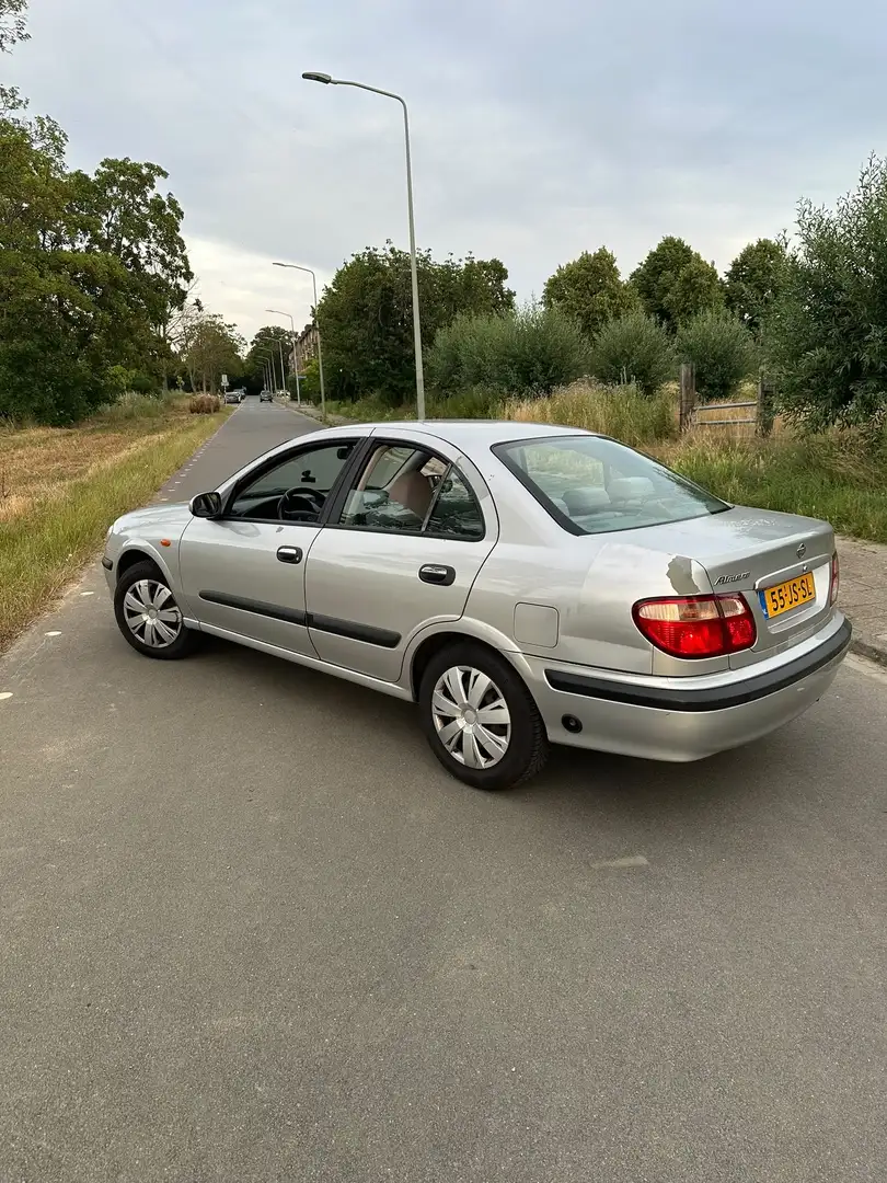 Nissan Almera 1.5 Comfort Grau - 2