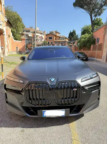 BMW i7