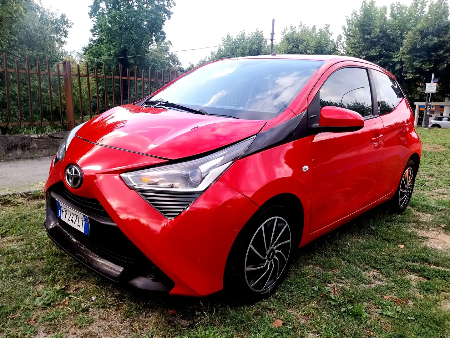 Toyota Aygo 5p 1.0 x-cool 72cv Rouge - 1