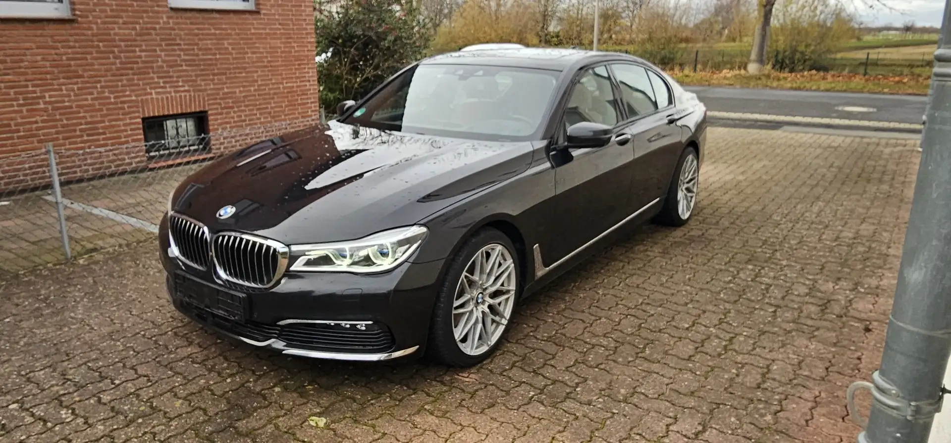 BMW 730 730Ld Schwarz - 1