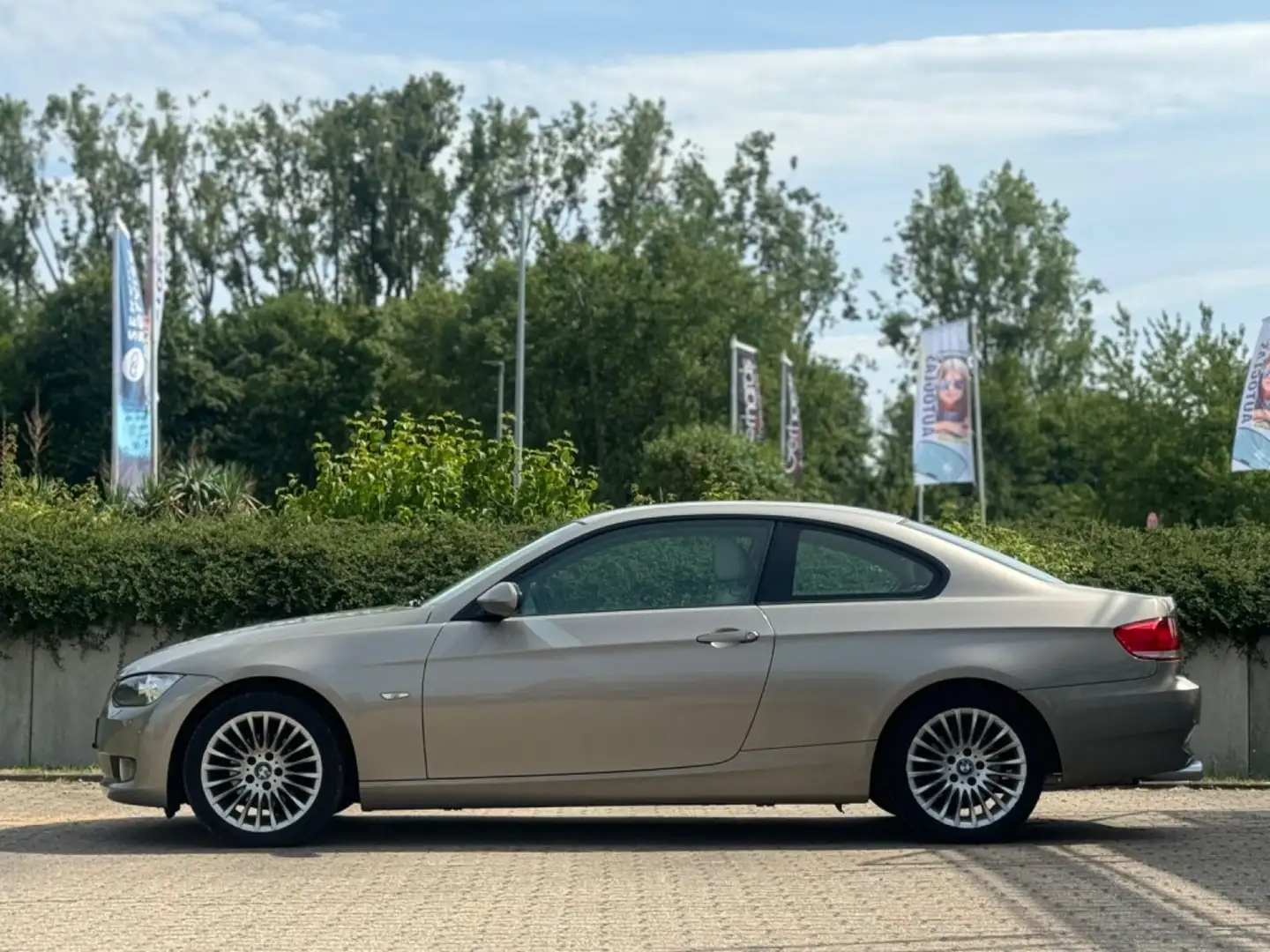 BMW 320 Baureihe 3 Coupe 320i*AUTOMAT.*PDC*SHZ*TÜV* - 2
