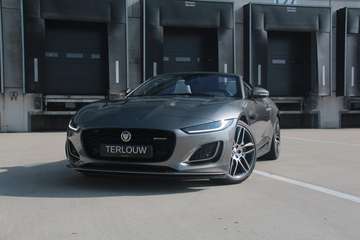 P300 RWD R-Dynamic Black