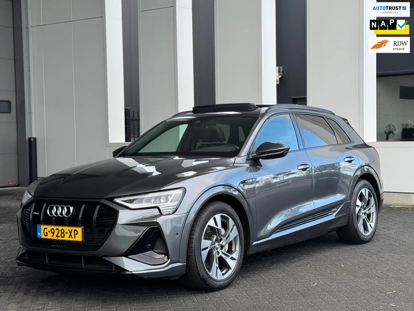 Audi e-tron E-tron quattro Launch edition Black 2x S - LINE, p Gris - 1