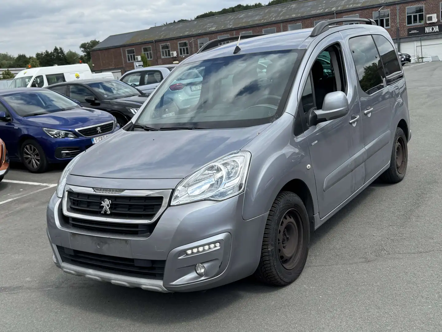 Peugeot Partner 1.2i/5 PLACES/CLIMA/NAVI/1PROP CARNET Gris - 1