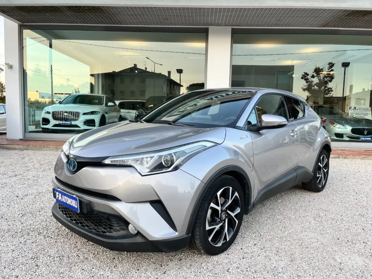 Toyota C-HR 1.8 Hybrid E-CVT Trend Gris - 2
