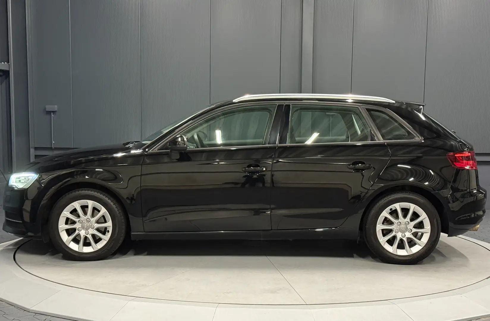 Audi A3 Sportback 1.4 TFSI attraction *XENON*1.HAND* Schwarz - 2