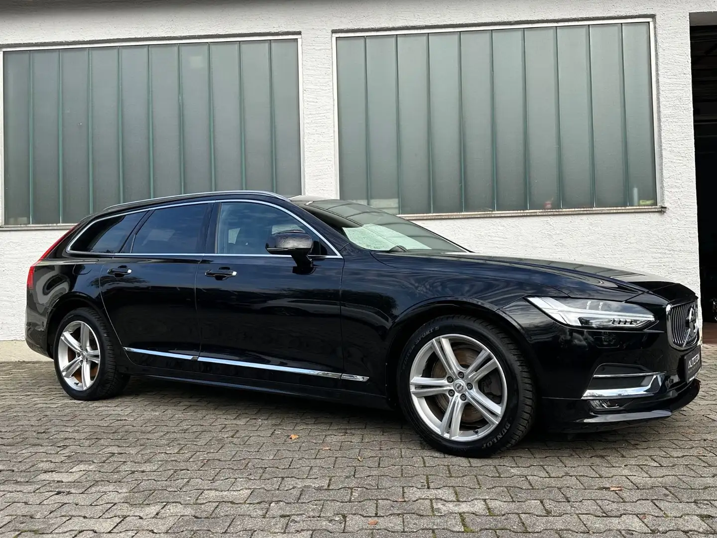 Volvo V90 Kombi Inscription AWD Schwarz - 2