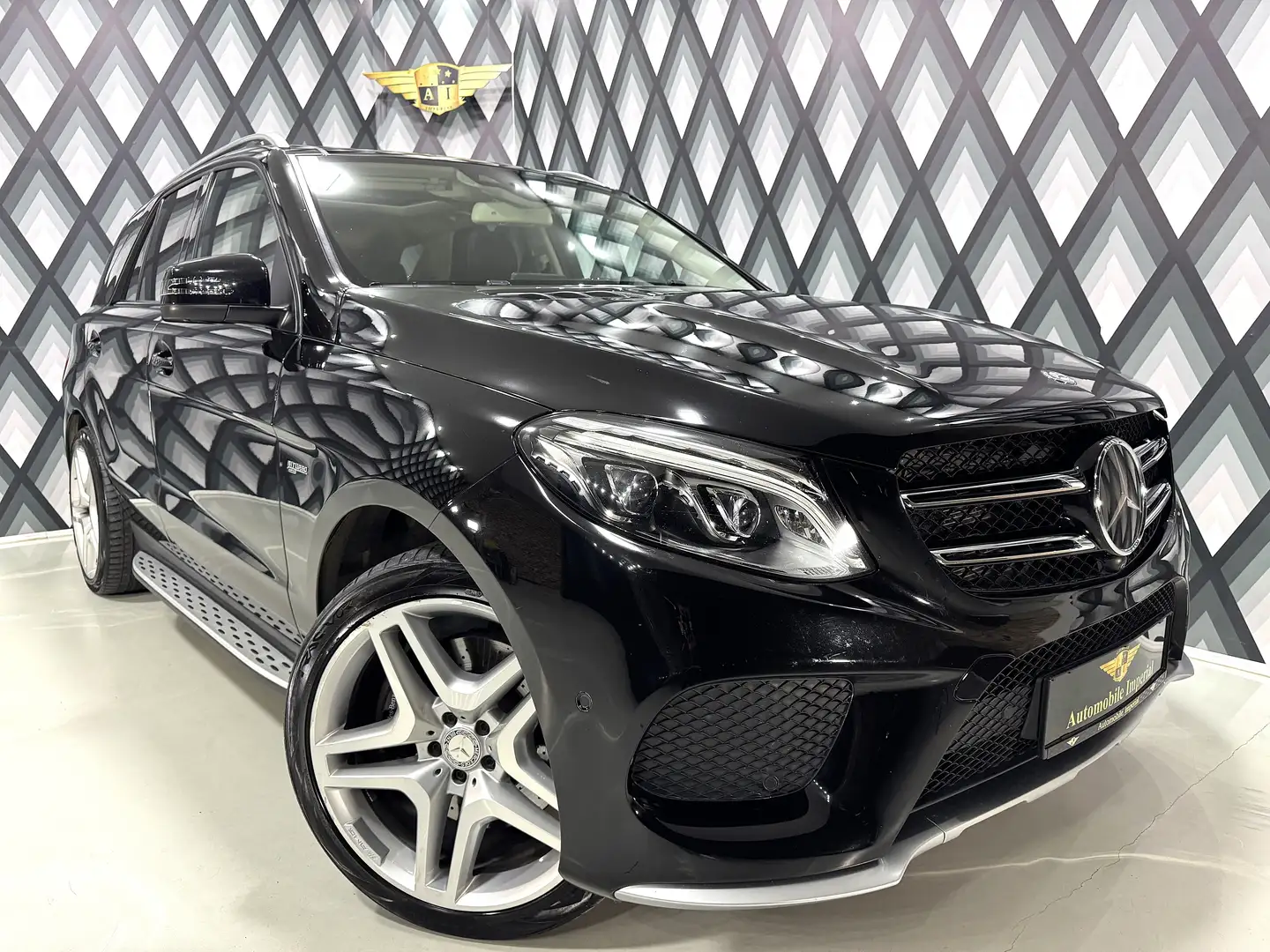 Mercedes-Benz GLE 43 AMG 4-MATIC // DESIGNO // MULTI BEAM // crna - 1