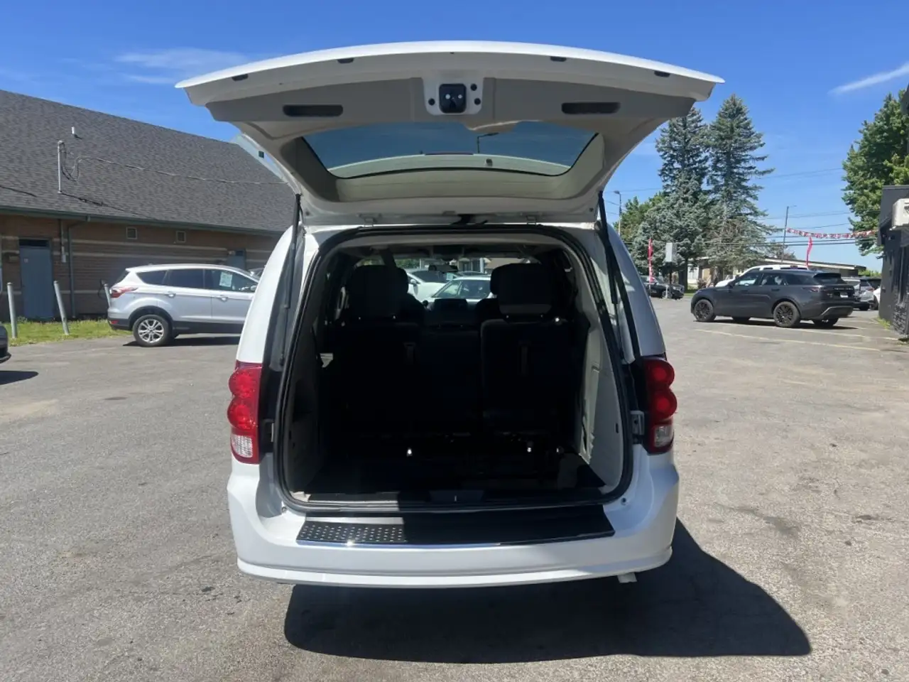 Dodge Grand Caravan снимка Dodge Grand Caravan