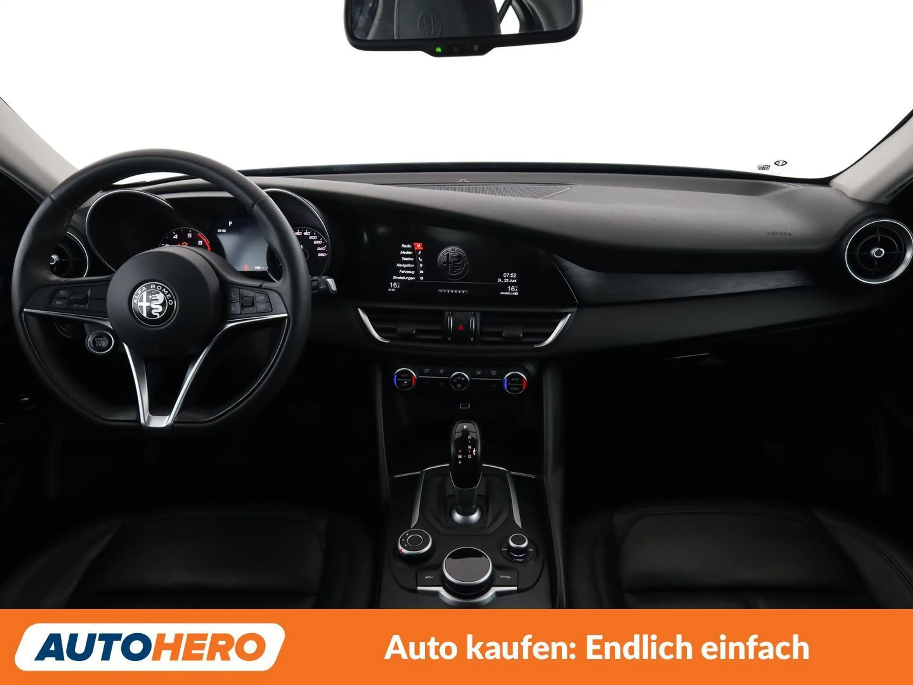 Alfa Romeo Giulia 2.0 Turbo Super — photo 12