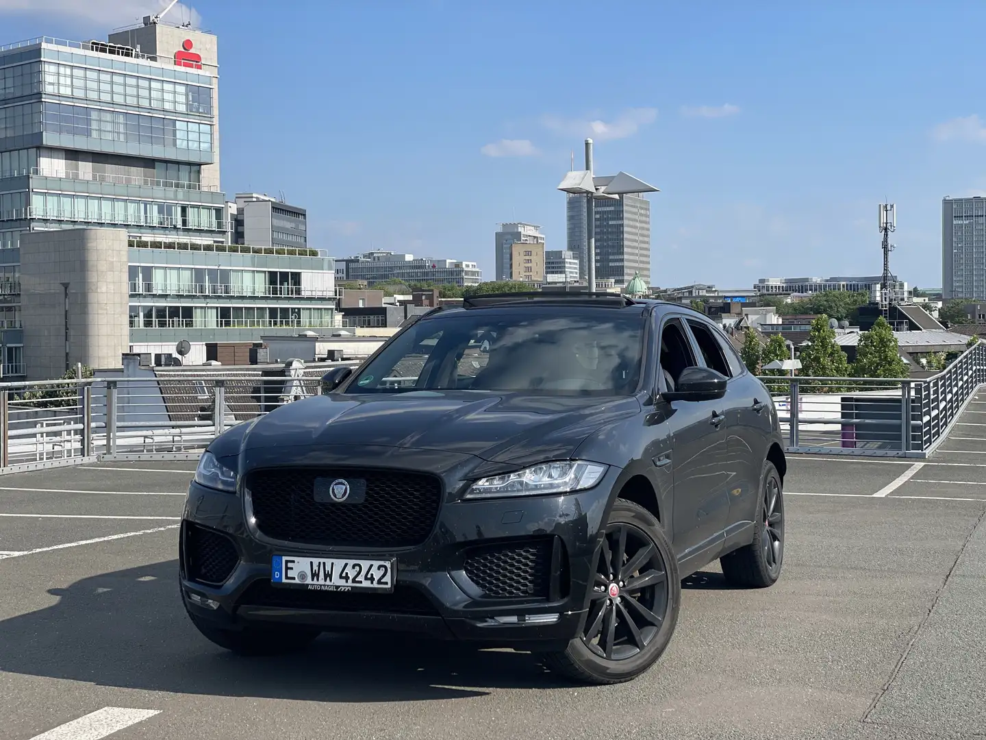Jaguar F-Pace Chequered Flag AWD Negru - 1