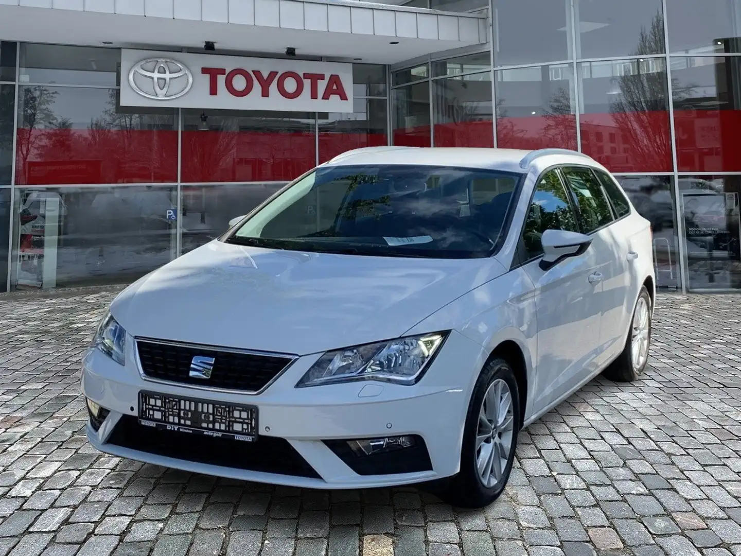SEAT Leon 1.5 TSI ST Style wenig KM*Parksensoren v+h Wit - 1