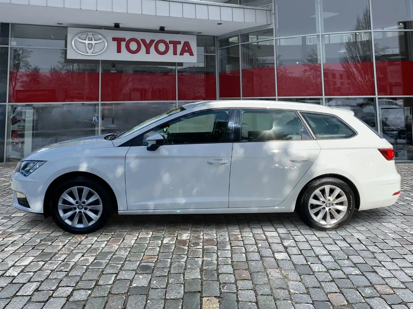 SEAT Leon 1.5 TSI ST Style wenig KM*Parksensoren v+h Wit - 2
