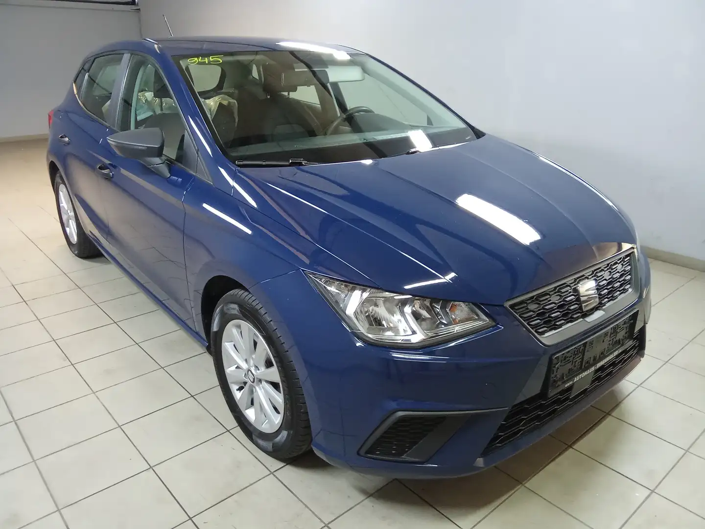 SEAT Ibiza Reference Blau - 2