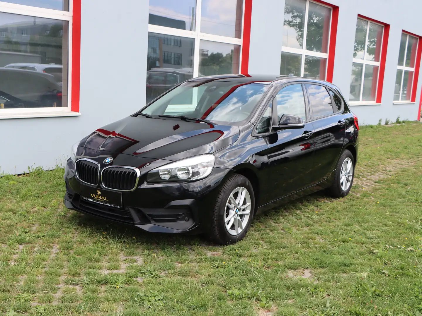 BMW 218 218d xDrive Advantage Aut. | 1.Besitzer | MwSt. | Schwarz - 2