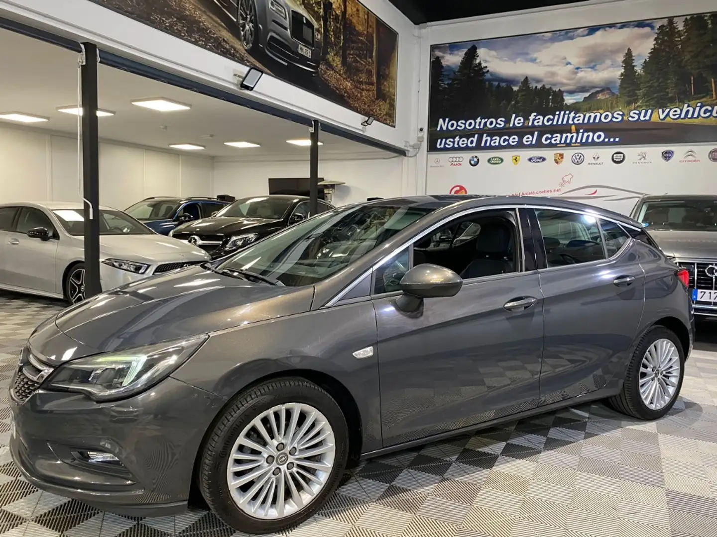 Opel Astra 1.4T S/S Excellence 150 Silber - 1