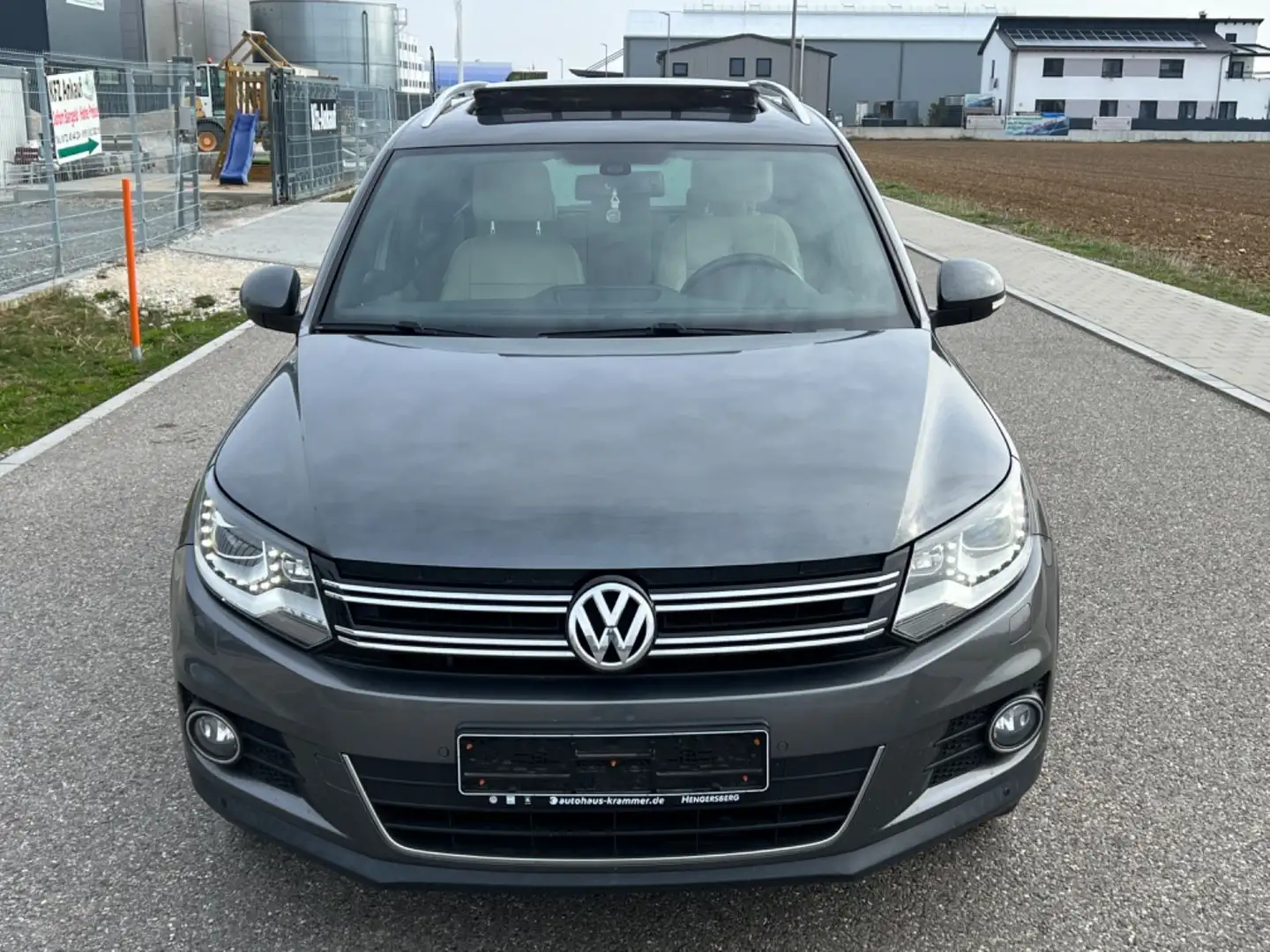 Volkswagen Tiguan Sport & Style BMT/Leder/Navi/Xenon/Pano/ Grau - 2