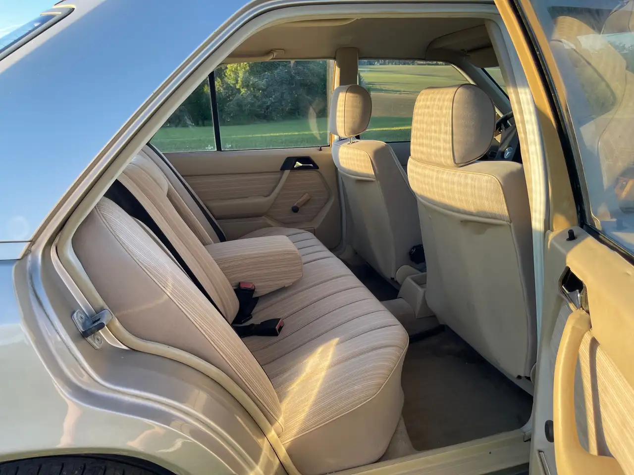 Mercedes-Benz Baureihe 124 E-Klasse, foto 8