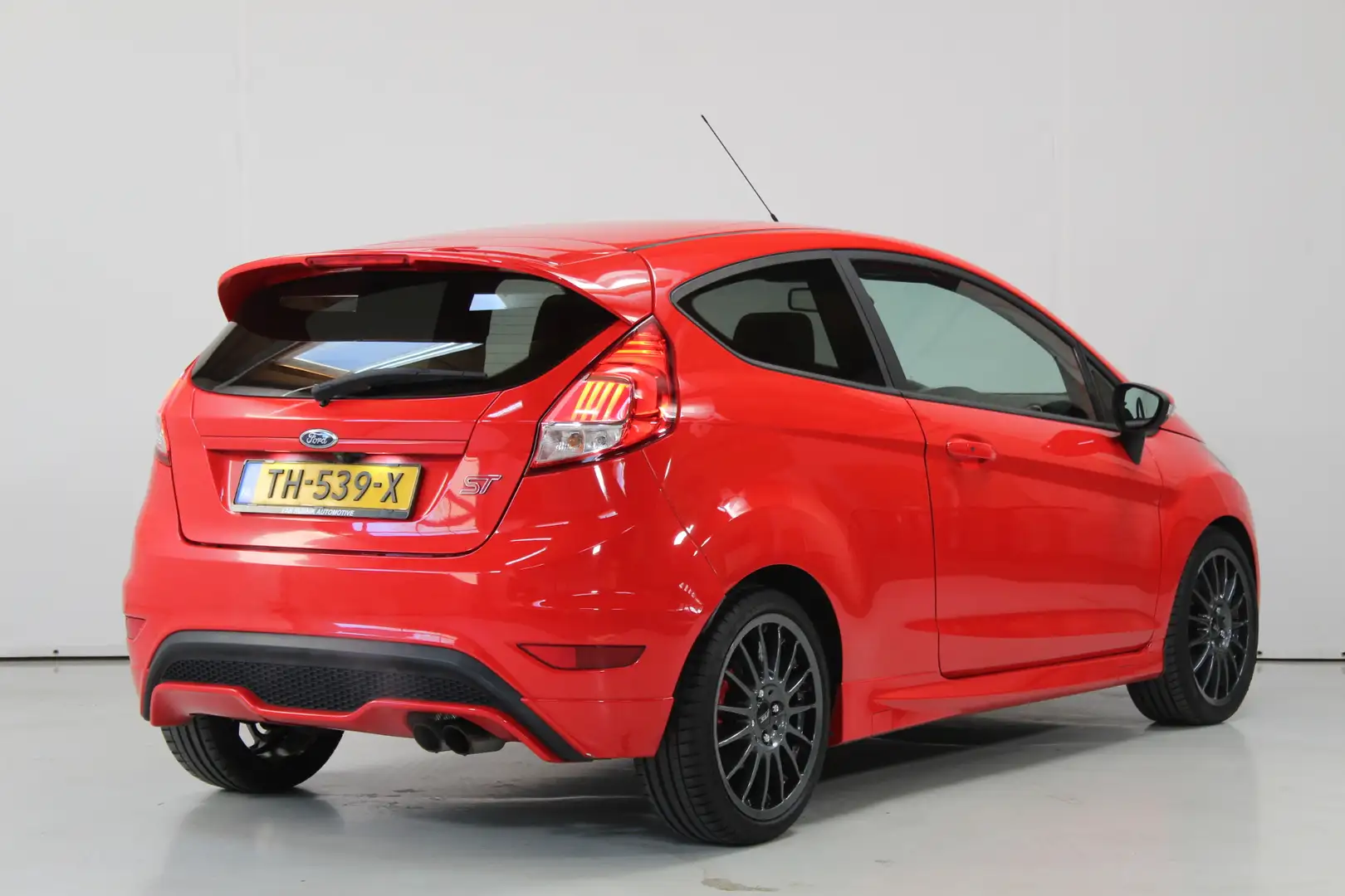 Ford Fiesta 1.6 ST2 | Recaro | Camera | Keyless | Dealer Oh | Rosso - 2