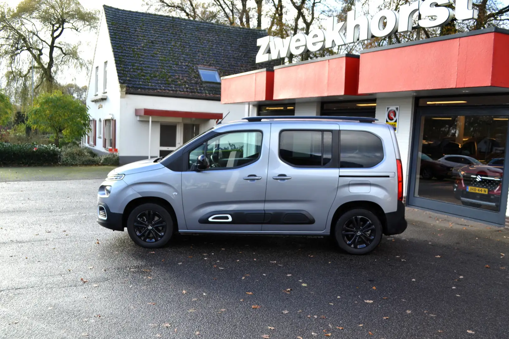 Citroen Berlingo 1.2 PureTech Shine, 130 Pk, Automaat, Navi, Airco, Grijs - 2