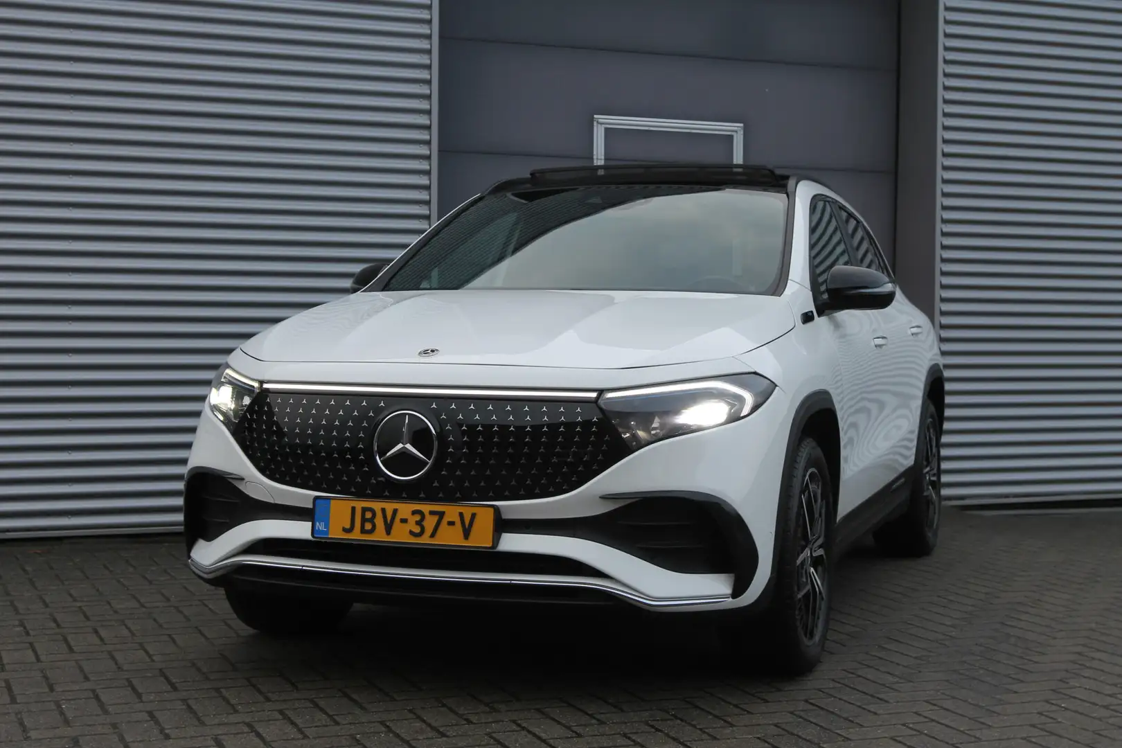Mercedes-Benz EQA 250 250+ AMG Line 71 kWh I Pano.dak I Camera I Carplay Bianco - 2