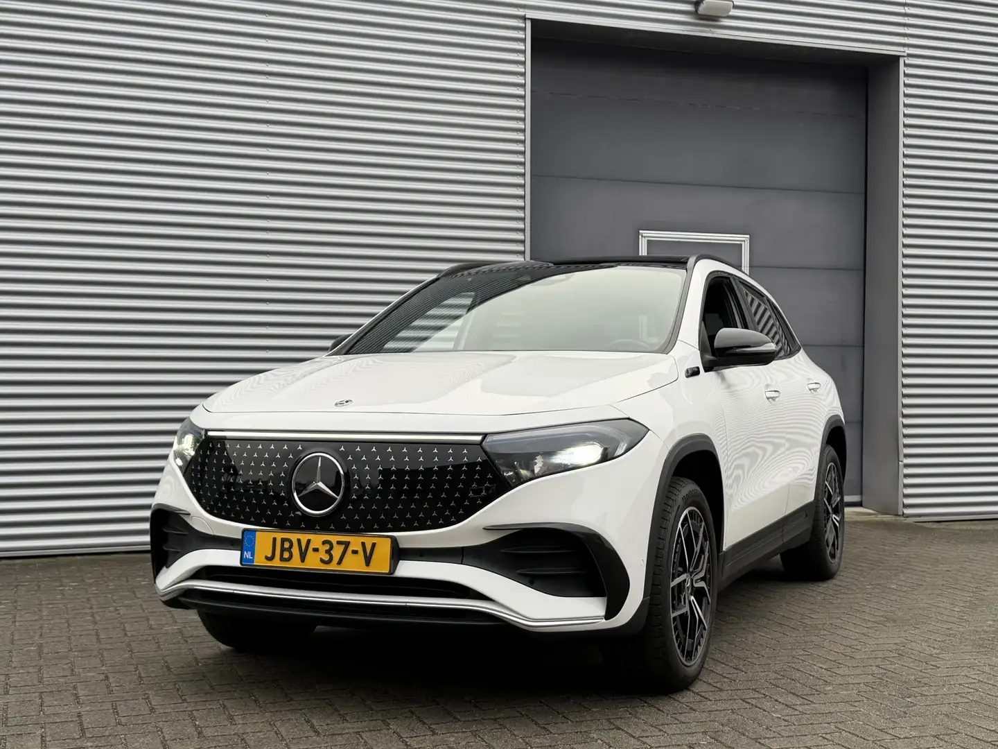 Mercedes-Benz EQA 250 250+ AMG Line 71 kWh I Pano.dak I Camera I Carplay Weiß - 2