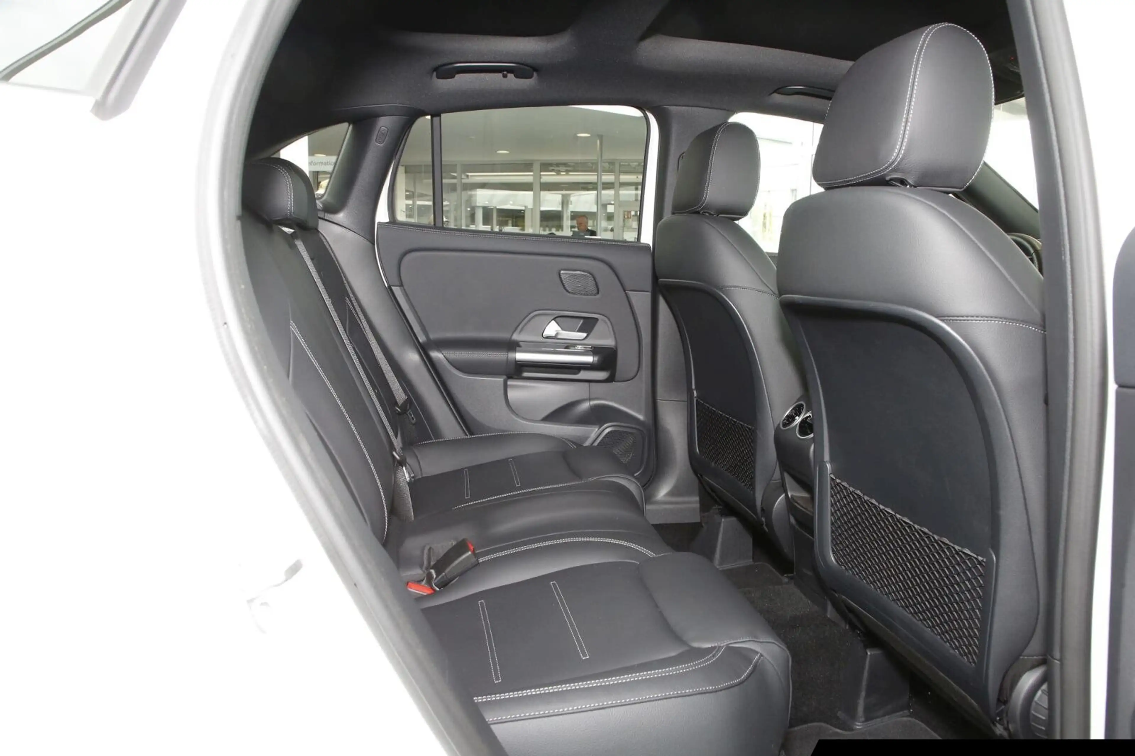 Mercedes-Benz GLA 220 GLA 220 4MATIC AMG Line/Navi/Pano.-Dach/Distronic — photo 9