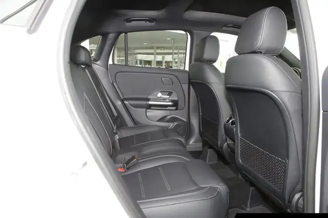 Mercedes-Benz Gla view 9