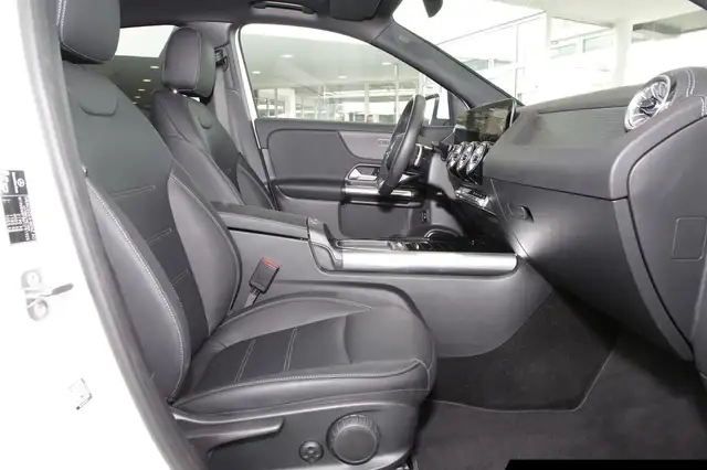 Mercedes-Benz Gla view 6