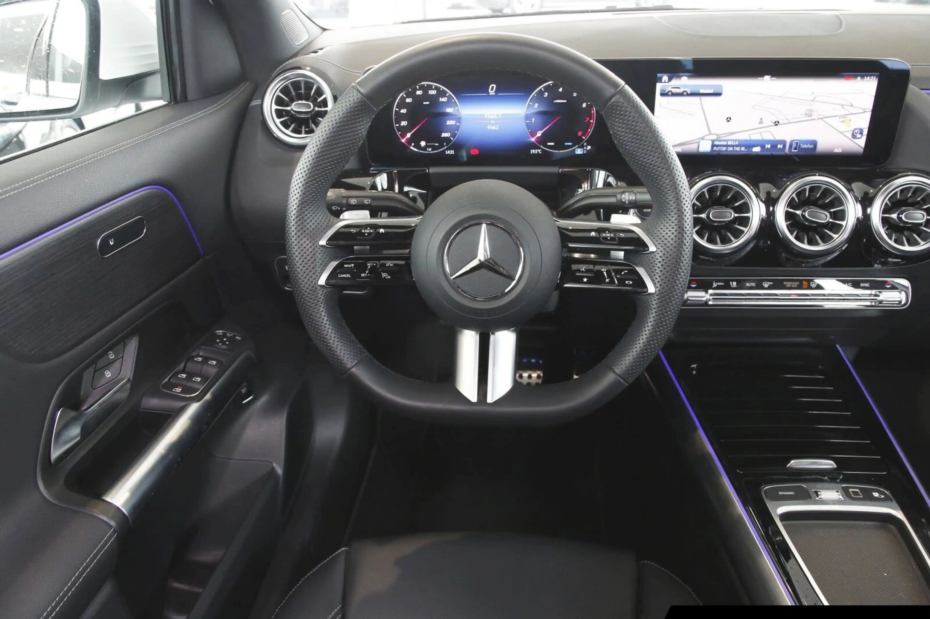 Mercedes-Benz GLA 220 GLA 220 4MATIC AMG Line/Navi/Pano.-Dach/Distronic — photo 12