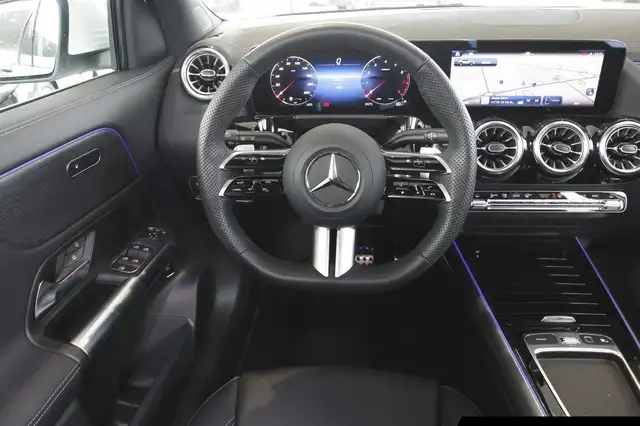 Mercedes-Benz Gla view 12