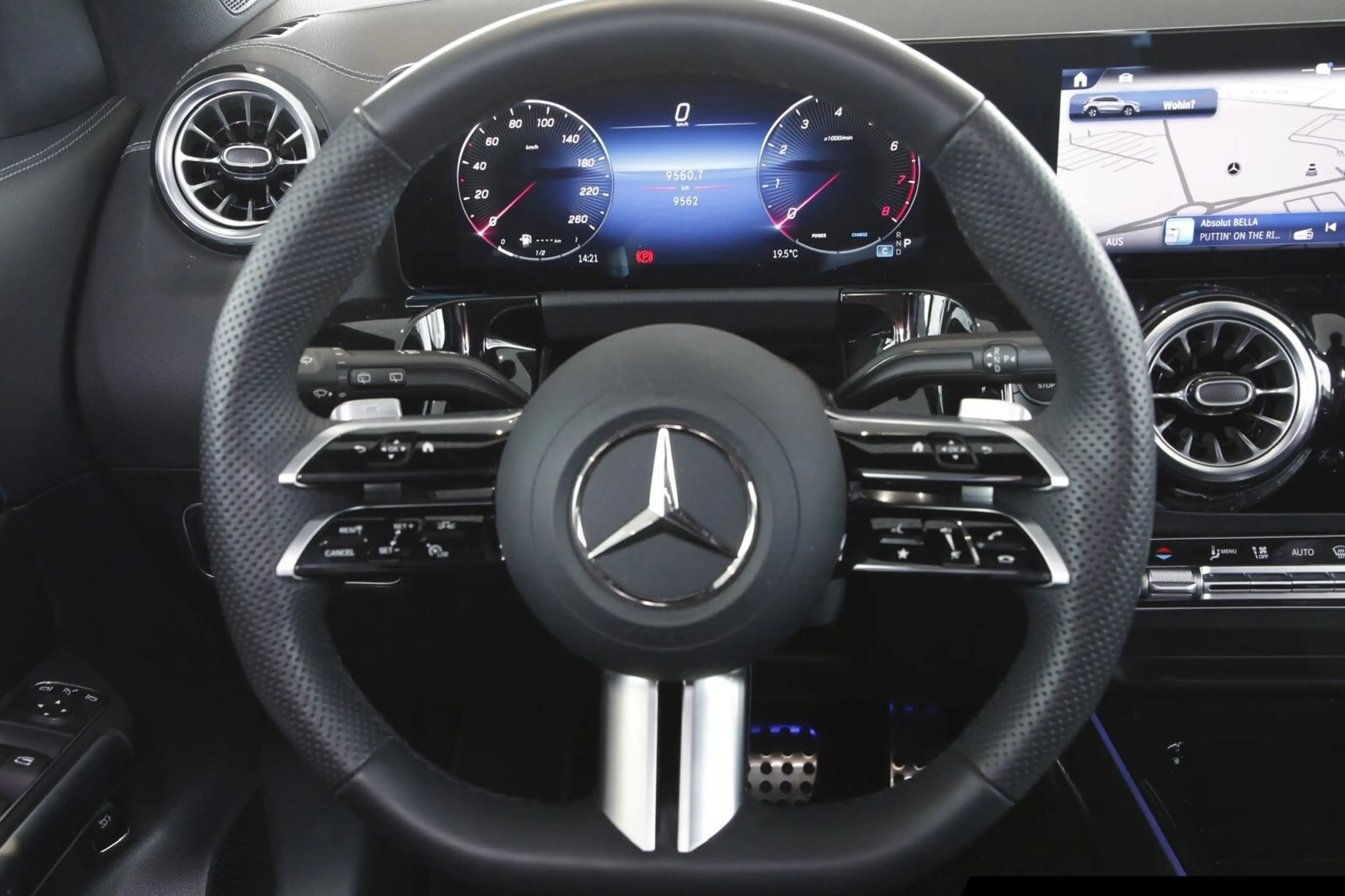 Mercedes-Benz GLA 220 GLA 220 4MATIC AMG Line/Navi/Pano.-Dach/Distronic — photo 13