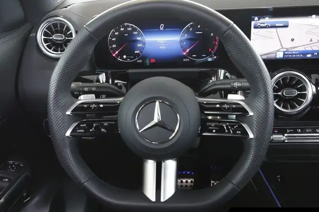Mercedes-Benz Gla view 13