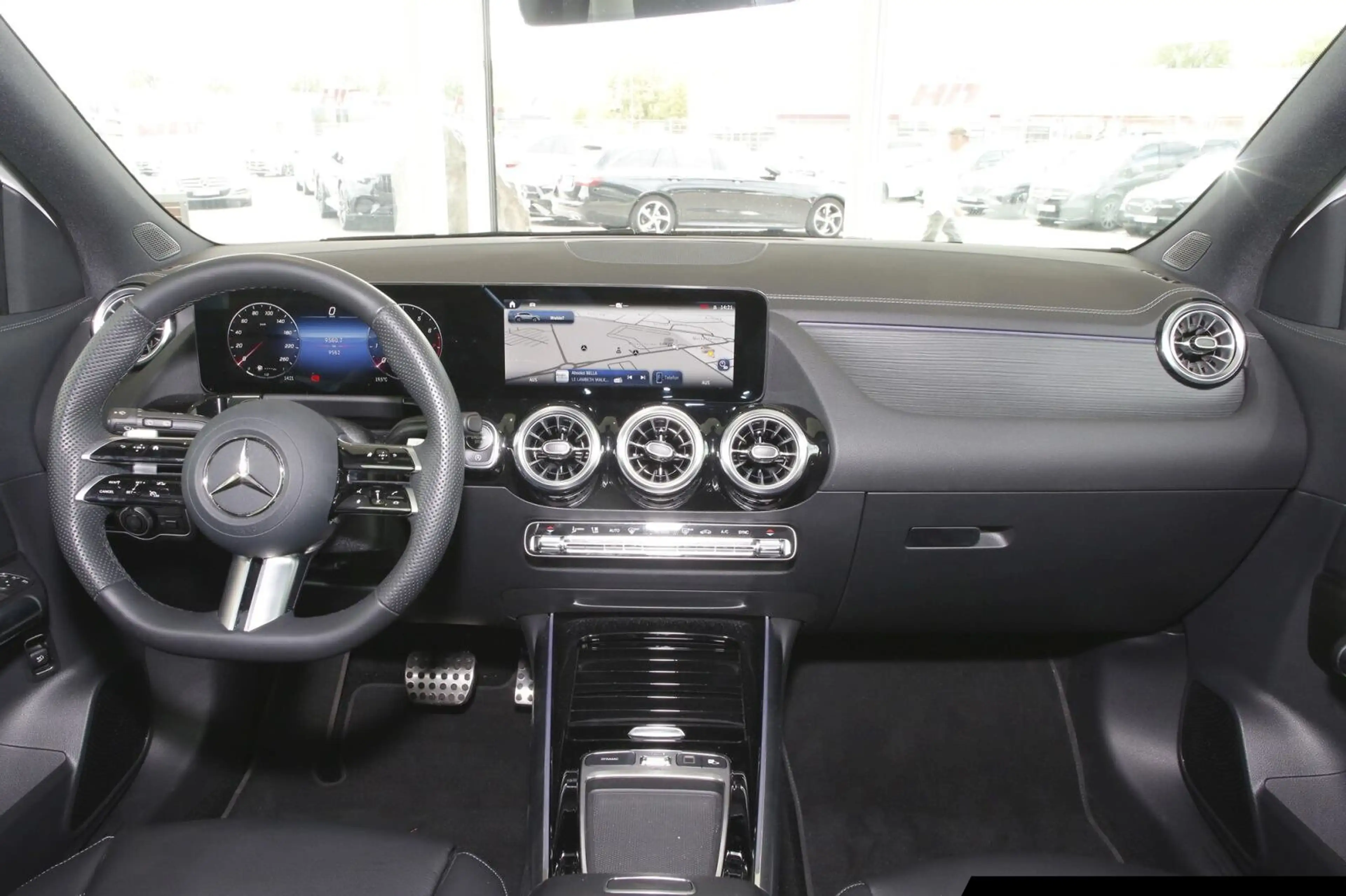 Mercedes-Benz GLA 220 GLA 220 4MATIC AMG Line/Navi/Pano.-Dach/Distronic — photo 10
