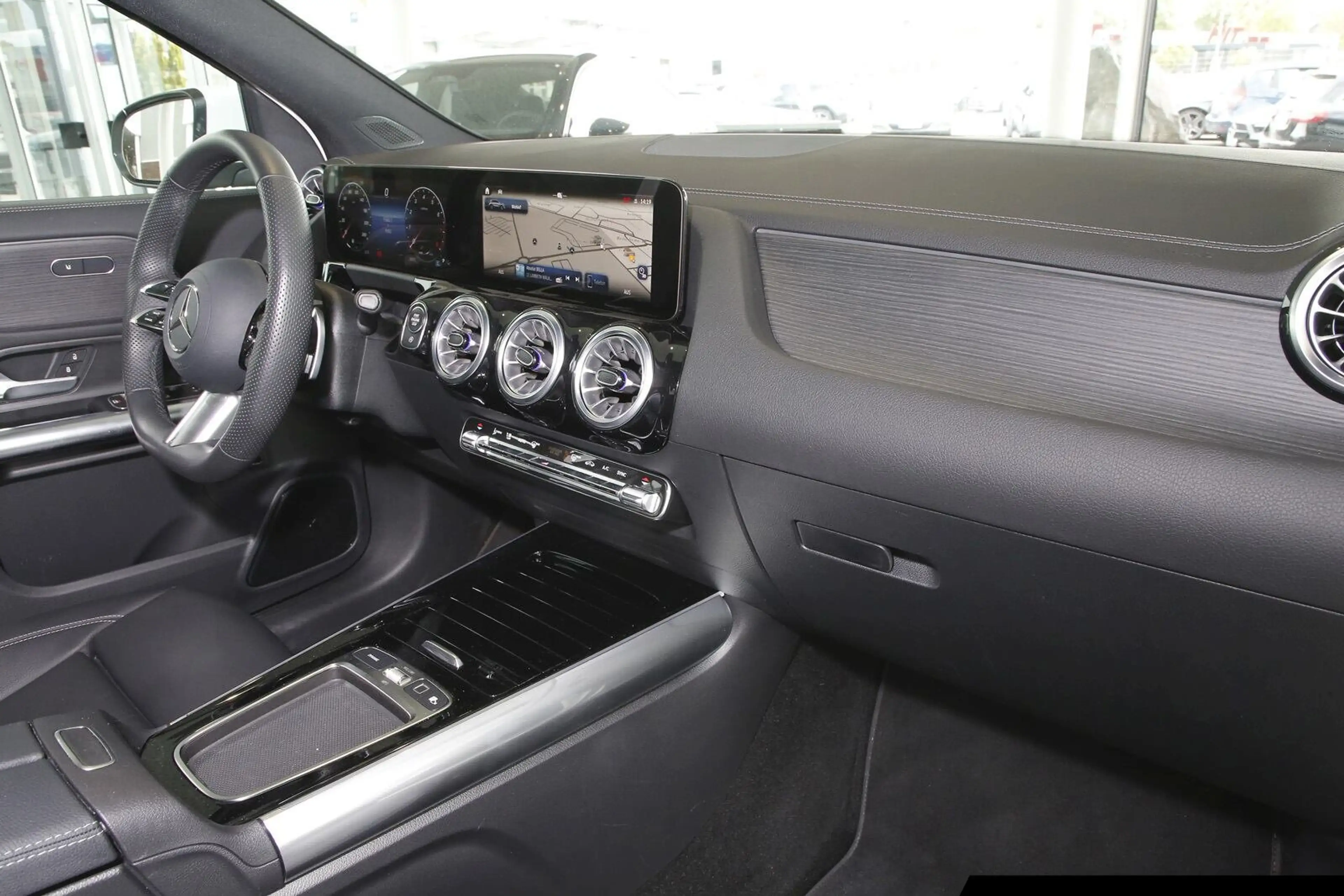 Mercedes-Benz GLA 220 GLA 220 4MATIC AMG Line/Navi/Pano.-Dach/Distronic — photo 7