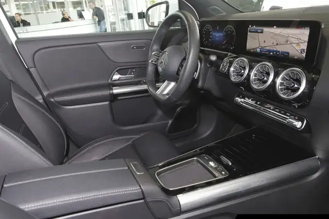Mercedes-Benz Gla view 8